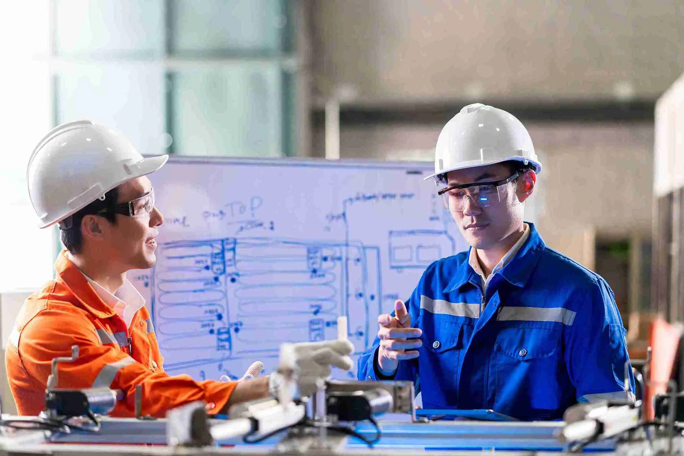TRAINING ELECTRICAL LOGISTICS OPERATIONS